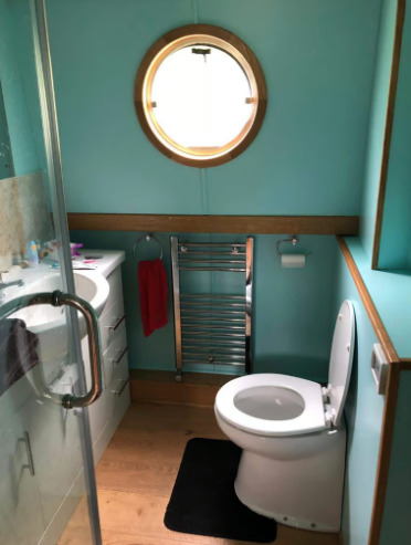 Canal Boat Widebeam - 2 double rooms, £1,600/month  5