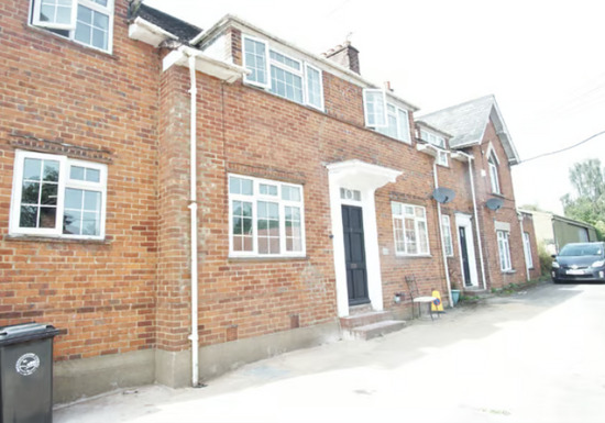Impressive 3 Bedrooms Semi-Detached House Available to Rent in Taplow SL6  0