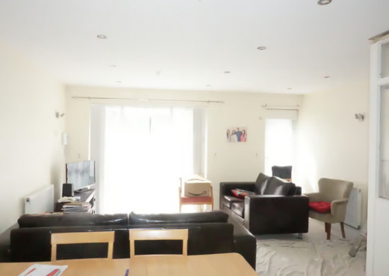 Impressive 2 Bedrooms First Floor Flat Available to Rent in Stanmore HA7  1
