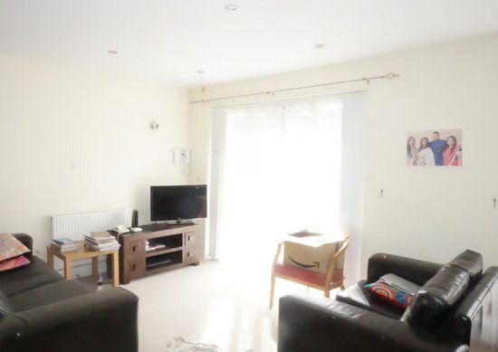 Impressive 2 Bedrooms First Floor Flat Available to Rent in Stanmore HA7  2