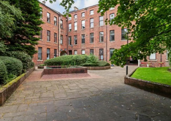 Gorgeous 2 Bed Flat in the Heart of the Merchant City  8