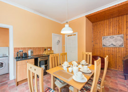 Flat - Central Edinburgh - Sunny & Spacious - Ideal for Professional Person or Couple thumb-114281