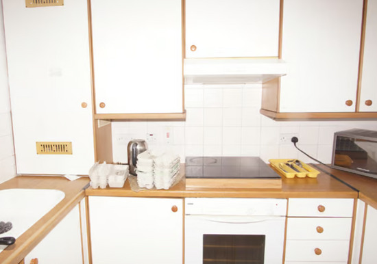 Impressive 2 Bedrooms First Floor Flat Available to Rent in East Acton W3  5