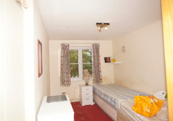 Impressive 2 Bedrooms First Floor Flat Available to Rent in East Acton W3