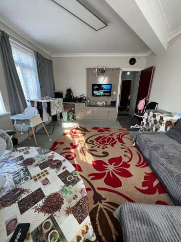 (Bills Included) Specious 1 Bedroom Flat for Rent in Hounslow East  6