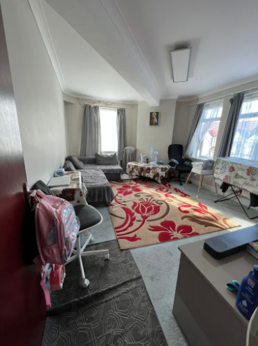 (Bills Included) Specious 1 Bedroom Flat for Rent in Hounslow East  5