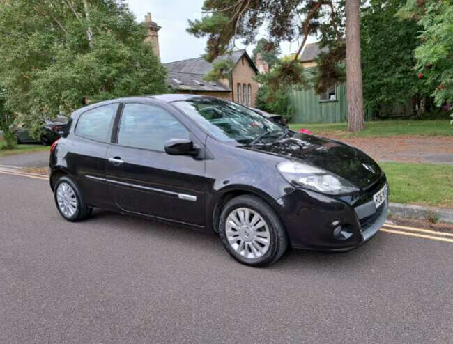 2011 Renault Clio 1.1l WITH 1 YEAR MOT  1