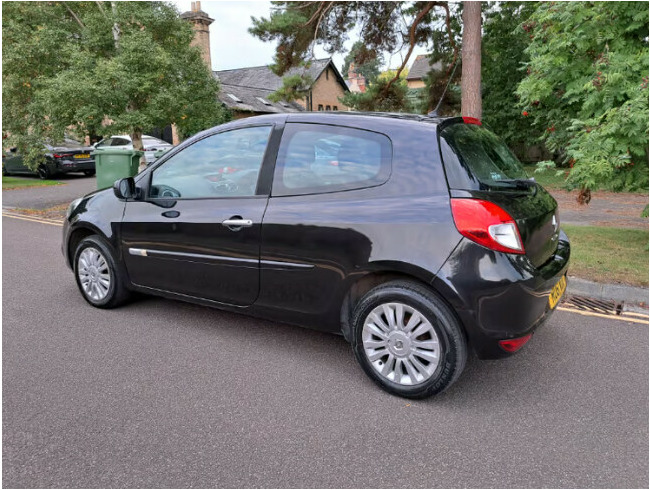2011 Renault Clio 1.1l WITH 1 YEAR MOT  2