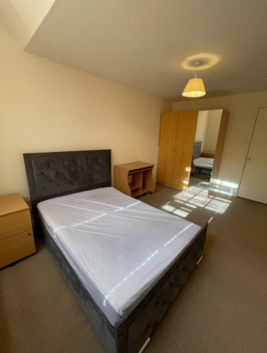 Specious 4 Beds Flat in City Centre for £1350 Immediate Entry  5