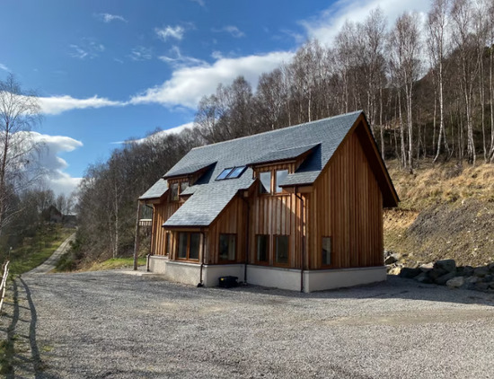 2 Bed 2 Bath in Strathglass Overlooking the River Beauly  1
