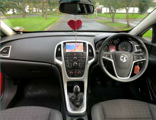 2012 Vauxhall Astra GTC CDTI  7
