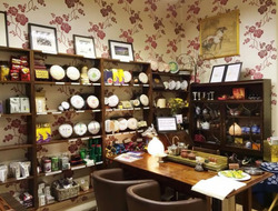 Haymarket Old Tea Shop at Train Station to Rent