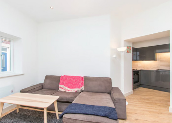 2 Bedroom Flat for rent Montpellier £1300  3