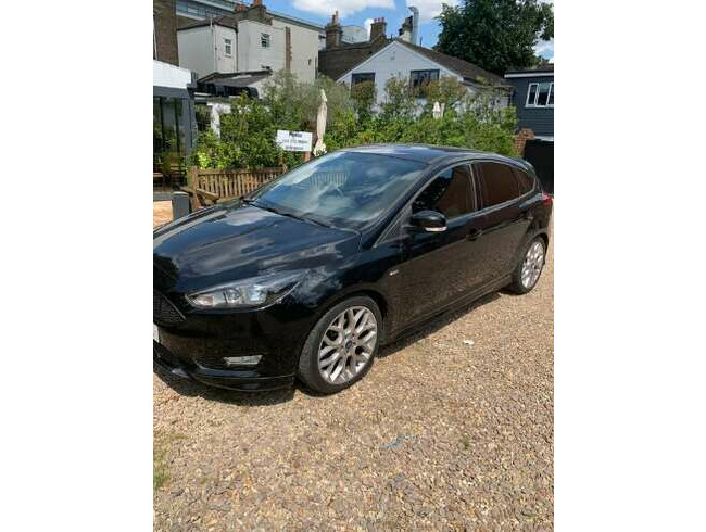 Ford Focus 1.0T Eco Boost St-Line thumb 1