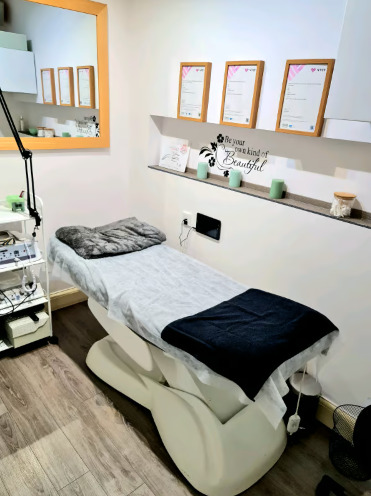Beauty Treatment Room to Rent in Busy Area  0