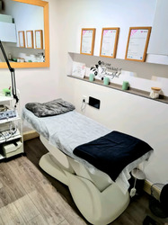 Beauty Treatment Room to Rent in Busy Area