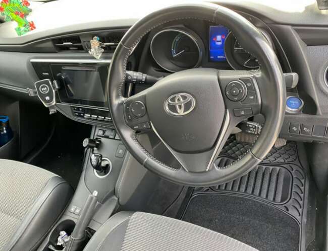 2015 Toyota, Auris, Hatchback, 1798 (cc), 5 Doors thumb 5