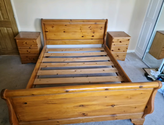 King Size Sleigh Bed and Pine Bedroom Furniture Bedside Cabinets  6