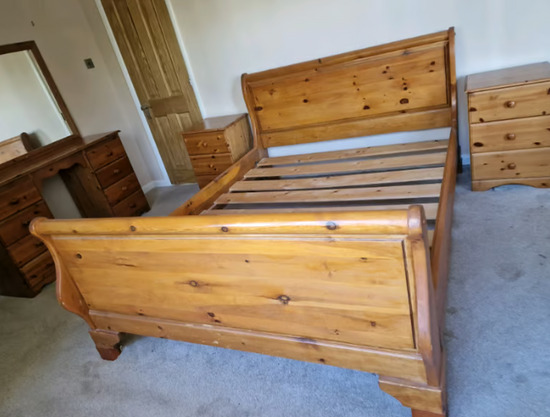 King Size Sleigh Bed and Pine Bedroom Furniture Bedside Cabinets  7