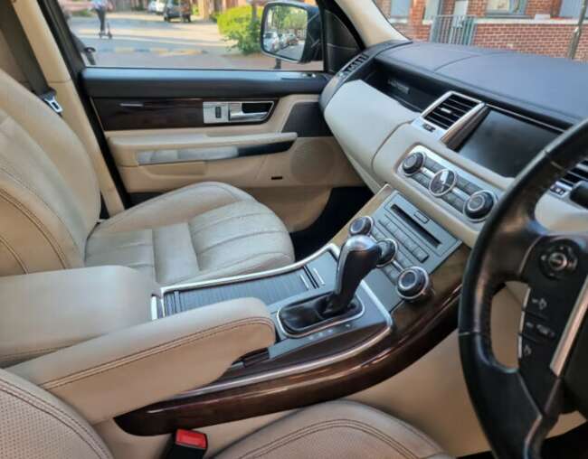 2010 Land Rover, Range Rover Sport, Estate, Semi-Auto, 2993 (cc), 5 Doors  8