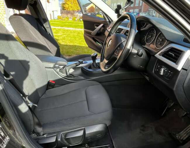 2013 BMW, 3 Series, Saloon, Manual, 1598 (cc), 4 Doors thumb-117498