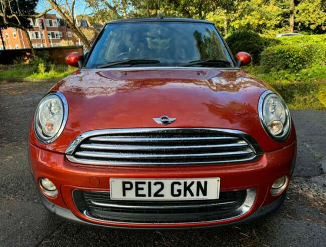 2012 Mini Convertible *LOW MILAGE*  0