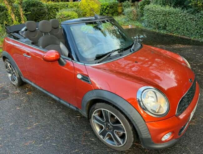 2012 Mini Convertible *LOW MILAGE*  2