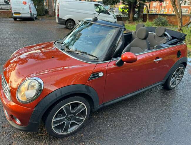 2012 Mini Convertible *LOW MILAGE*  3