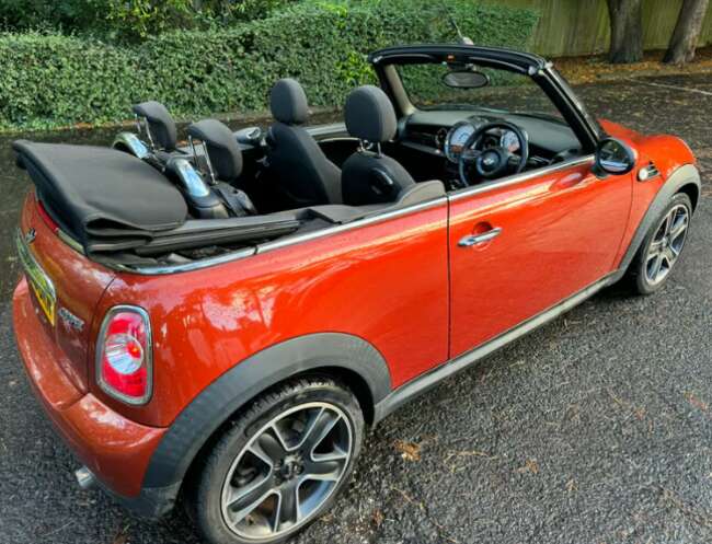 2012 Mini Convertible *LOW MILAGE*  5