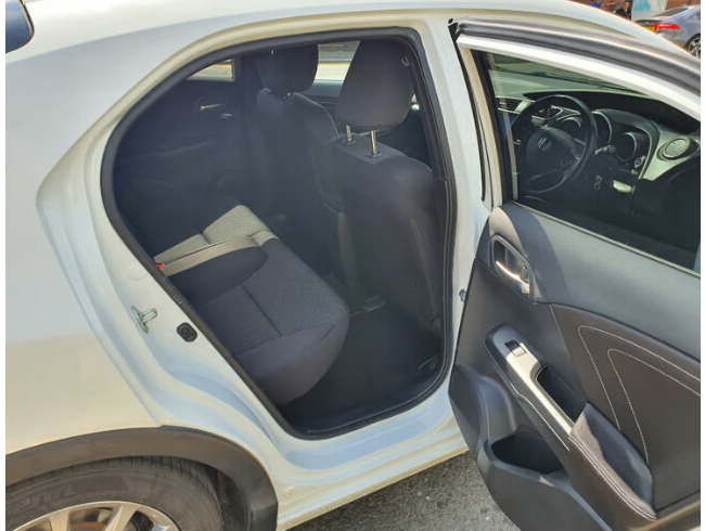 2015 Honda, Civic, Hatchback, Manual, 1798 (cc), 5 Doors  4