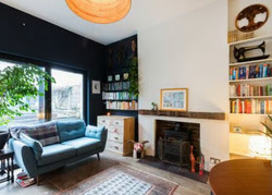 Two Bedroom Ground Floor Flat + Cosy Home Office and Sunny Private 50Ft Garden in NW10