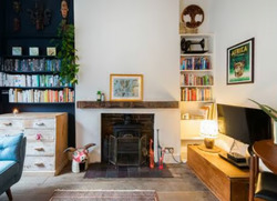 Two Bedroom Ground Floor Flat + Cosy Home Office and Sunny Private 50Ft Garden in NW10 thumb-118683