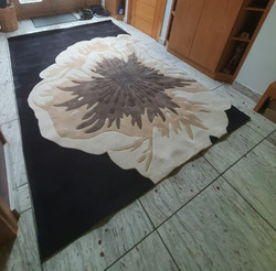 Large Carpet with Floral Pattern