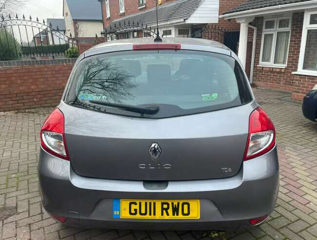 2011 Renault Clio Dynamique TomTom FSH 12 months MOT Cheap to insure thumb-119200