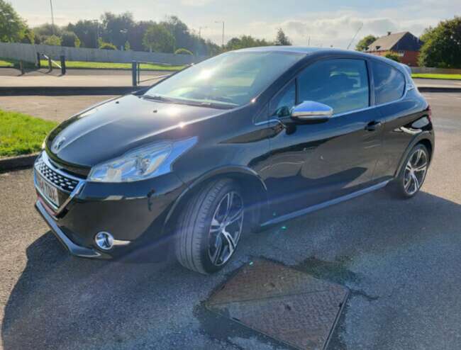 2015 Peugeot 208 GTI, Limited Edition  4