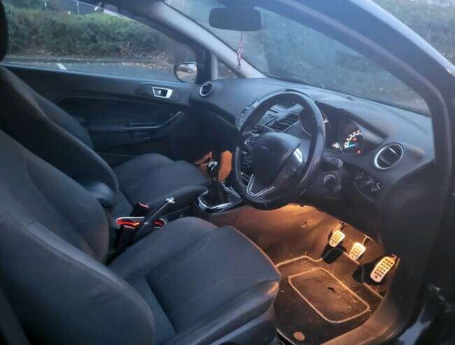 2014 Ford Fiesta S thumb 6