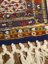Beautiful blue 5 x 7 Handtufted Wool Rug Excellent condition thumb 2