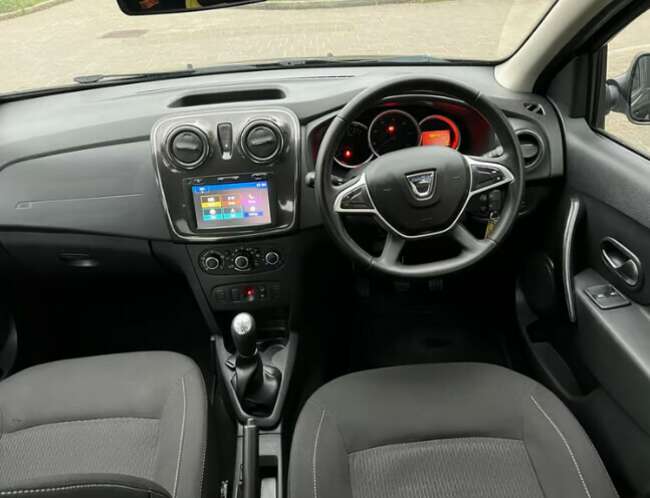 2017 Dacia Sandero Laureate 0.9L, Petrol, Manual Gearbox thumb 9