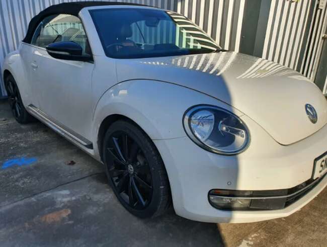 Volkswagen Beetle Convertible  0