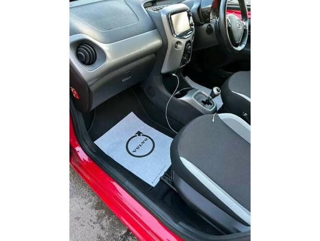 2015 Toyota Aygo 1.0 VVTI X-Play Automatic  4