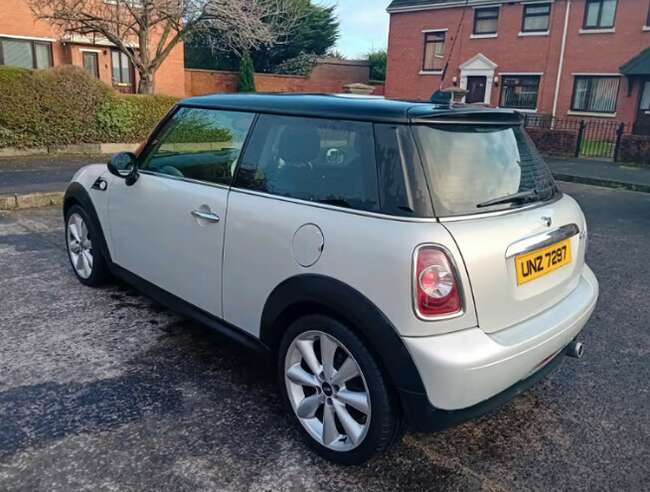 2013 Mini Cooper D 1.6cc Start and Stop £2500 no offers.  3