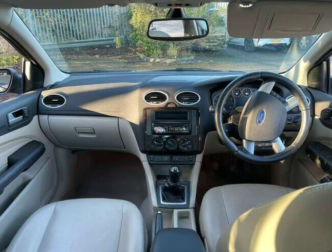 2006 Ford Focus Ghia Full Leather Interior, Low Mileage  4