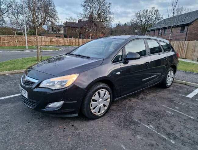 2012 Vauxhall Astra Estate Exclusive 1.4 Petrol Low Milage 98k thumb 1