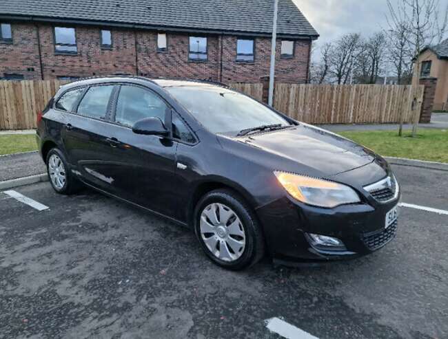 2012 Vauxhall Astra Estate Exclusive 1.4 Petrol Low Milage 98k thumb 2