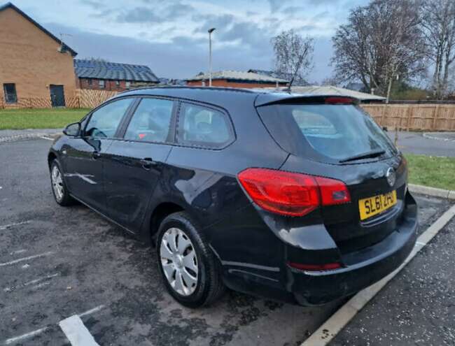 2012 Vauxhall Astra Estate Exclusive 1.4 Petrol Low Milage 98k thumb 8