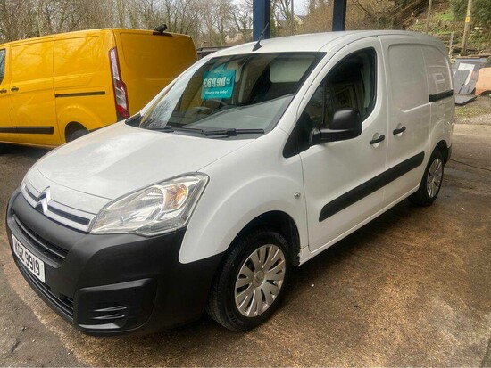 2018 Citroen berlingo 1 owner 87 k fsh  3 seater cab, sld, media flat screen car play phone prep  Pas white excellent condition throughout  Finance and p/ex poss    0