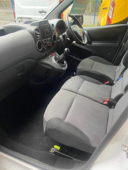2018 Citroen berlingo 1 owner 87 k fsh  3 seater cab, sld, media flat screen car play phone prep  Pas white excellent condition throughout  Finance and p/ex poss    3