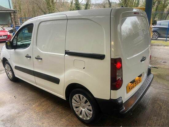 2018 Citroen berlingo 1 owner 87 k fsh  3 seater cab, sld, media flat screen car play phone prep  Pas white excellent condition throughout  Finance and p/ex poss    4