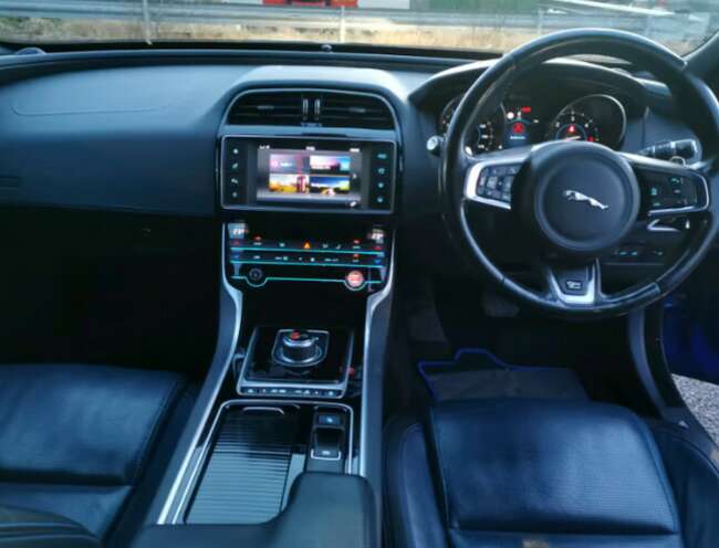 2017 Jaguar XE R Sport, Diesel, Automatic  5