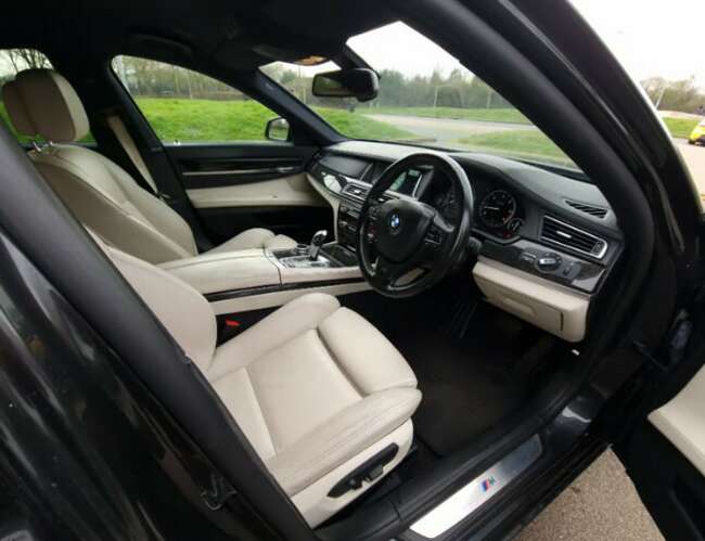 2013 BMW, 7 Series, Saloon, Semi-Auto, 2993 (cc), 4 Doors  5